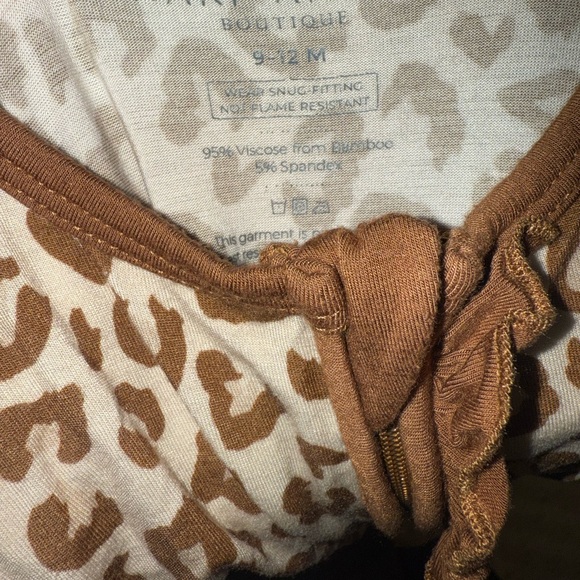 Harp Angel Boutique Bamboo Ruffle Zipper 9-12m Romper in Leopard Print - Picture 6 of 6